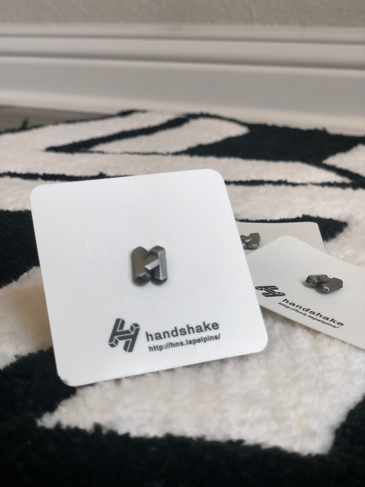 Handshake HNS Lapel Pin ๐ค